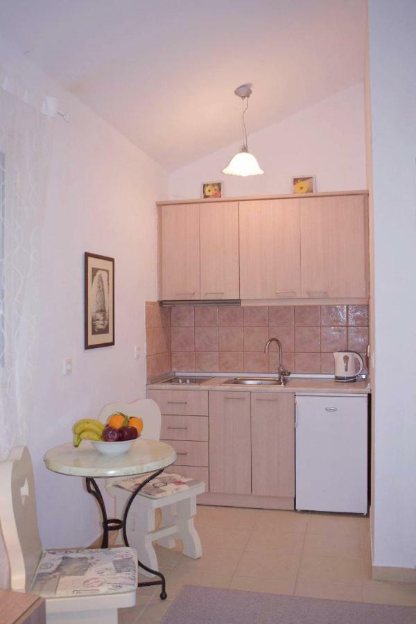 Irida Cottage Vlachopoulatika Bagian luar foto